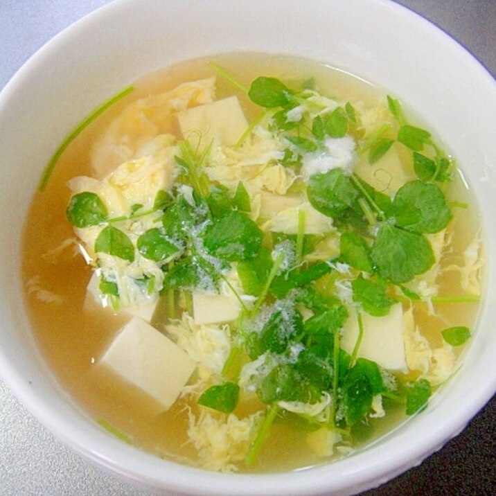豆腐と豆苗の卵スープ